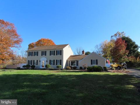 7 Wooden Bridge Ct, Holland, PA 18966