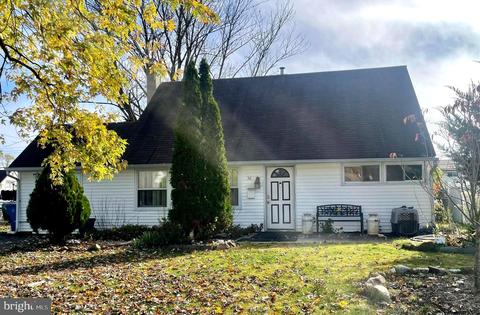 36 Island Rd, Levittown, PA 19057