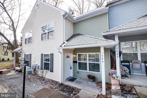 1423 Colonial Ave, Bristol, PA 19007