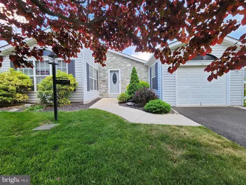 617 Spring Meadow Cir, New Hope, PA 18938