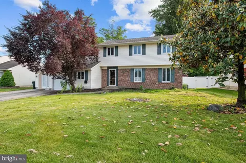 276 Magnolia Rd, Warminster, PA 18974