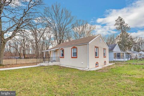 5610 Fleetwing Dr, Levittown, PA 19057