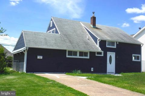 55 Narcissus Ln, Levittown, PA 19054