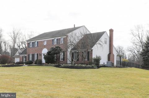 230 Grasshopper Dr, Warminster, PA 18974