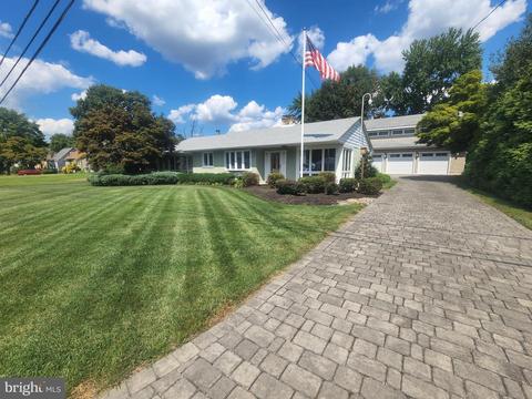 1067 Appleton Ave, Bensalem, PA 19020