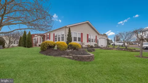 393 Thrush Ct W, New Hope, PA 18938