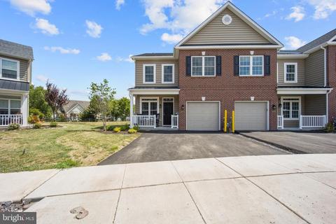 16747 River View Cir, Bristol, PA 19007