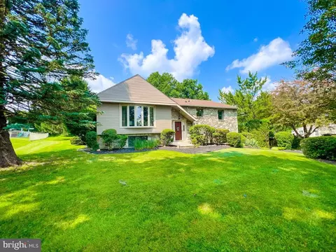 1244 Strathmann Dr, Southampton, PA 18966