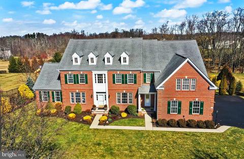 239 Cecelia Acres Dr, Ivyland, PA 18974