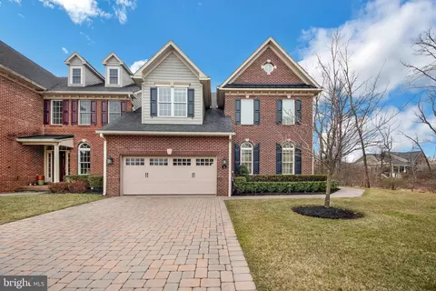 6 Franklin Cir, Newtown, PA 18940