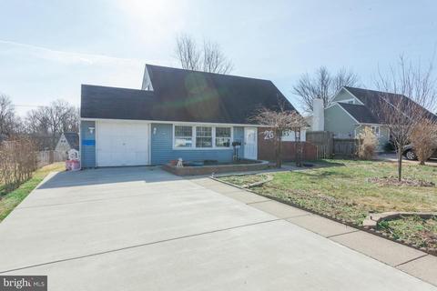26 Peony Rd, Levittown, PA 19056