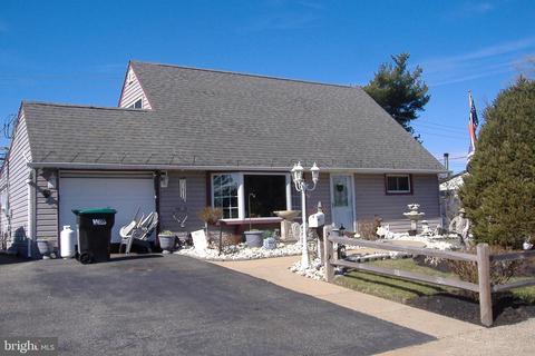 77 Plumtree Rd, Levittown, PA 19056