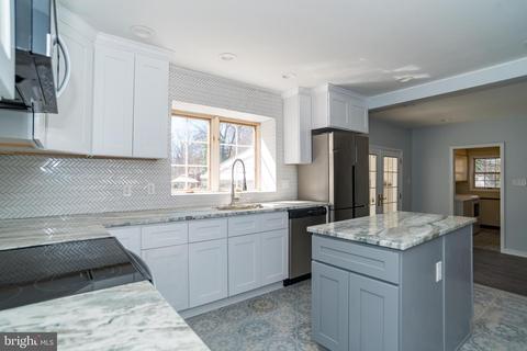 136 Pinehill Rd, Feasterville Trevose, PA 19053