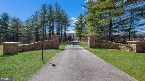 100 Newville Rd, Chalfont, PA 18914
