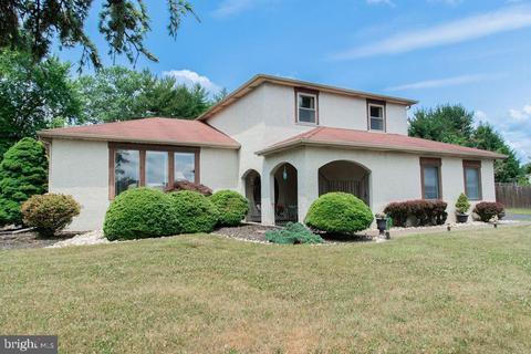 10 Raffaella Dr, Southampton, PA 18966