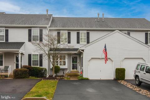 810 Putter Ct, Warrington, PA 18976