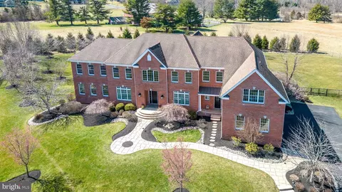 11 Holme Ct, Newtown, PA 18940