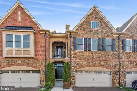 15 David Dr, Newtown, PA 18940