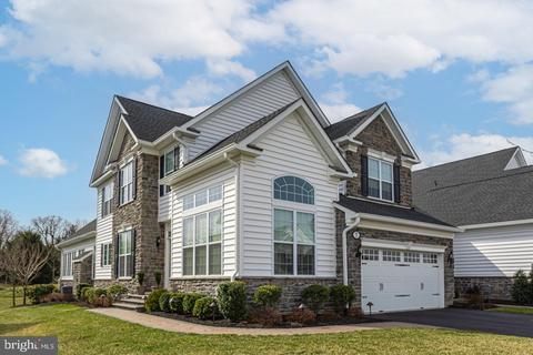 7 Hillyer Ln, Newtown, PA 18940
