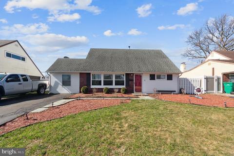 31 Jolly Ln, Levittown, PA 19055