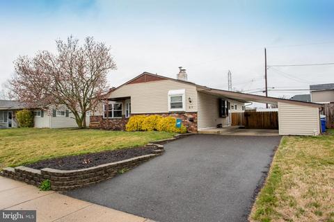 27 Elm Ln, Levittown, PA 19054