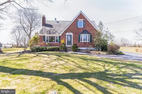 2644 Windy Bush Rd, Newtown, PA 18940