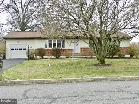 1324 Meadow Ln, Perkasie, PA 18944