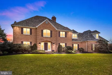 5 Avondale Dr, Newtown, PA 18940