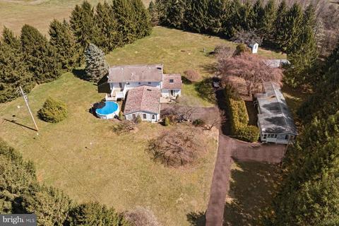 145-147 Ealer Hill Rd, Kintnersville, PA 18930