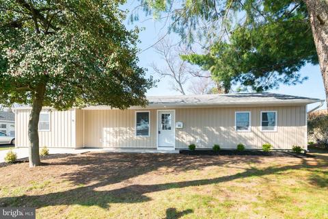 23 Pebble Ln, Levittown, PA 19054
