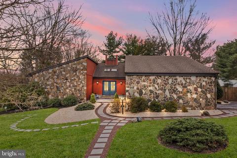 17 Van Dyck Dr, Feasterville Trevose, PA 19053