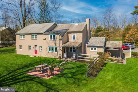 304 Farmers Ln, Sellersville, PA 18960