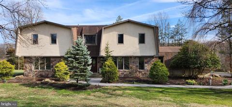 5829 Pheasant Ln, Doylestown, PA 18901