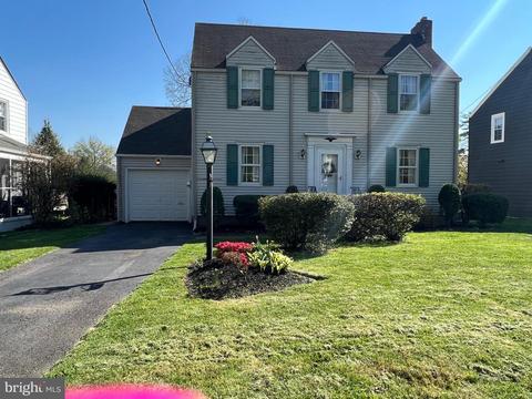 329 E Birch Dr, Morrisville, PA 19067