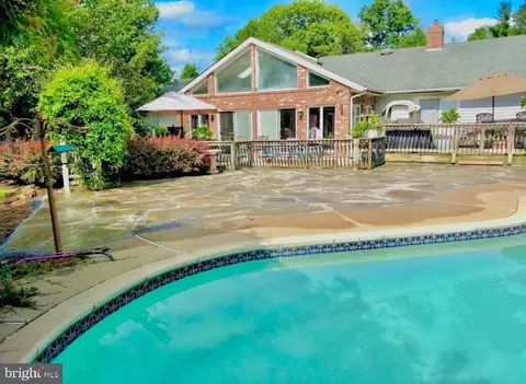 6633 School Ln, New Hope, PA 18938