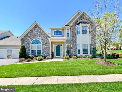 257 Willow Dr, Newtown, PA 18940