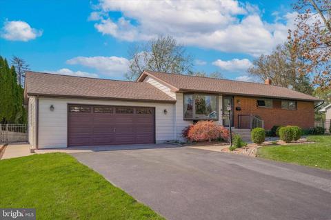 170 Acorn Dr, Warminster, PA 18974