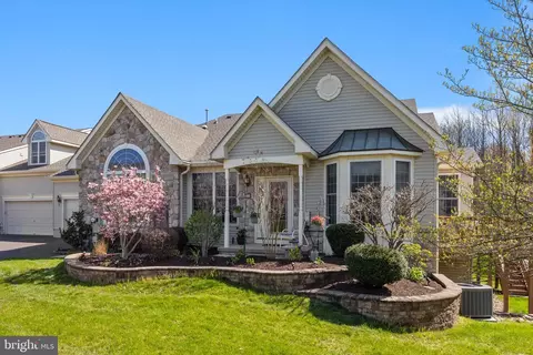 960 Daylily Dr, Langhorne, PA 19047