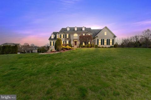 124 Parsons Ln, Newtown, PA 18940