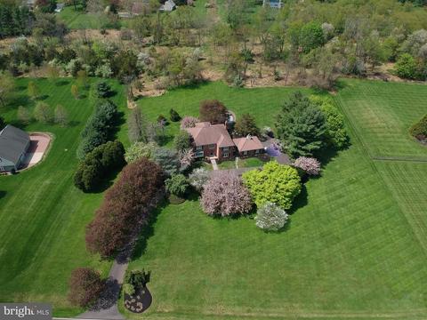 1065 Highland Rd, Newtown, PA 18940