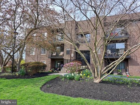 89 Oak Ridge Dr, Langhorne, PA 19047