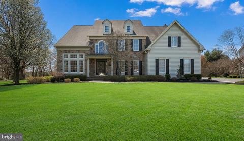 5 Blayze Ct, Newtown, PA 18940