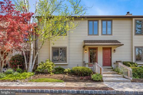 30 Parchment Dr, New Hope, PA 18938