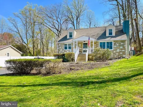 151 N Buckthorne Ave, Langhorne, PA 19047