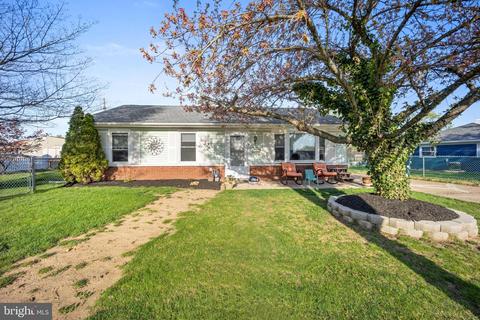302 Dorset Ave, Croydon, PA 19021