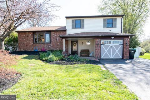 22 Hickory Ln, Newtown, PA 18940