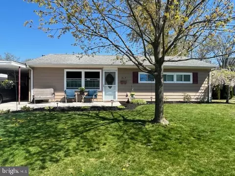 70 Black Walnut Rd, Levittown, PA 19057