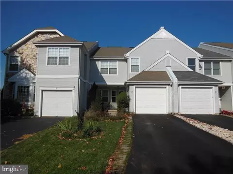 3 Yorkshire Dr, Newtown, PA 18940