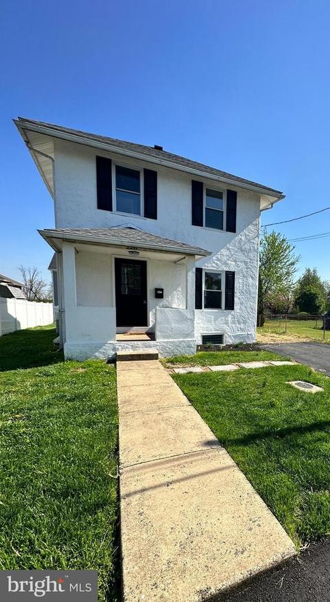 2241 College Ave, Bensalem, PA 19020