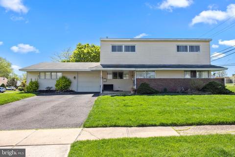 1 Hook Rd, Levittown, PA 19056